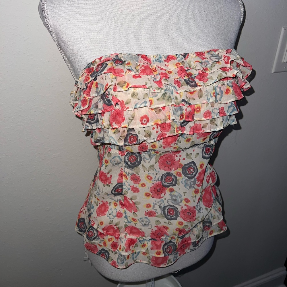 Amor Floral Sleeveless Blouse - Picture 2 of 5